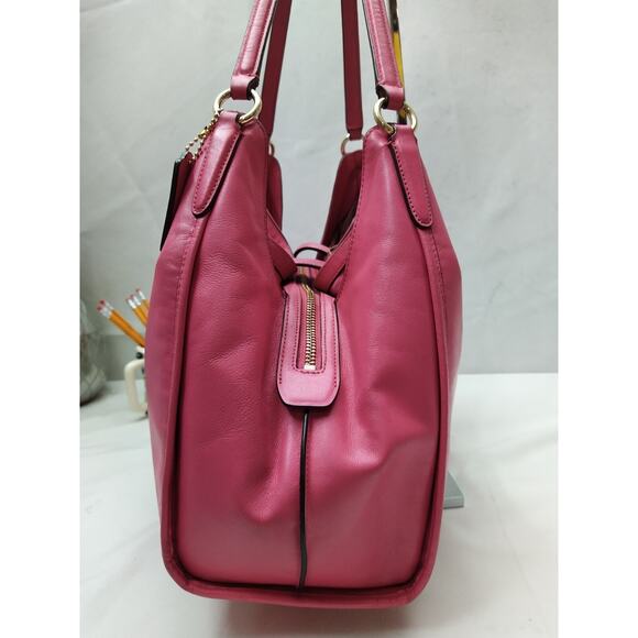 Coach Carlyle Pink Smooth Leather Turnlock 3 Compartments Shoulder Bag - Picture 3 of 15